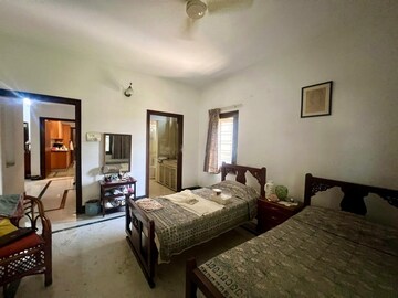 Room in 4 BHK Apartment at Banjara Hills – for Sale