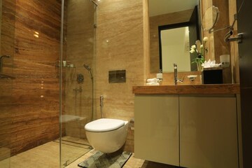 Attached Bathroom in 3.5 BHK Apartment at Sector 71 – for Sale