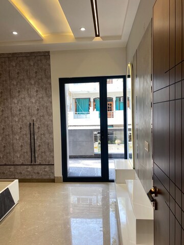 Room in 4 BHK Builder Floor at Janakpuri – for Sale