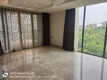 Room in 4 BHK Builder Floor at Janakpuri – for Sale