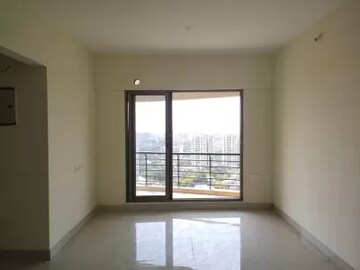 Room in 2 BHK Apartment at Hans Top In Town, Malad East – for Sale