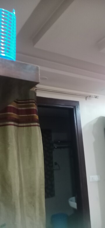 Furnished Amenities in 2 BHK Builder Floor at Laxmi Nagar – for Sale