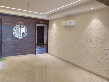 Room in 3 BHK Builder Floor at Bptp Park 81, Sector 81 – for Sale