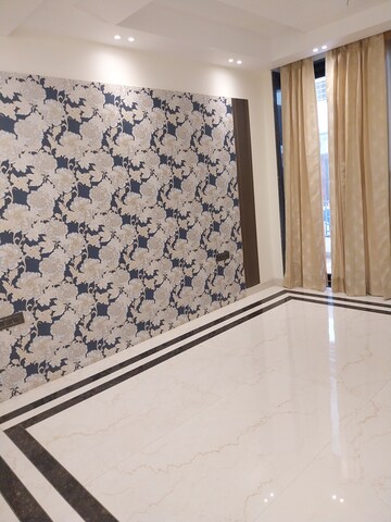 Furnished Amenities in 3.5 BHK Builder Floor at Bptp Park 81, Sector 81 – for Sale