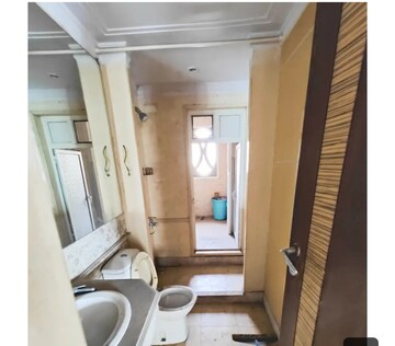 Building Lobby in 4 BHK Apartment at Hiranandani Meadows, Manpada – for Sale