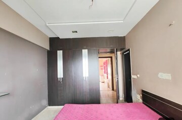 Room in 4 BHK Apartment at Hiranandani Meadows, Manpada – for Sale