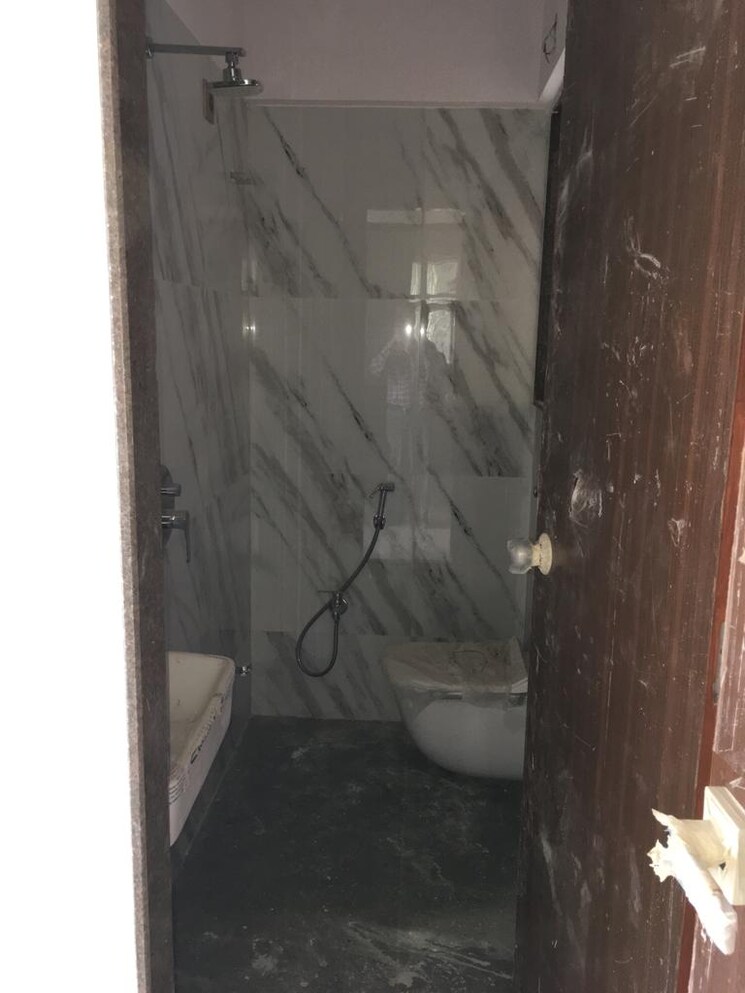 Bathroom, aaditya-evergreen-woods 2 Bedroom 550 Sq.Ft. Apartment In Andheri East Mumbai 7114323