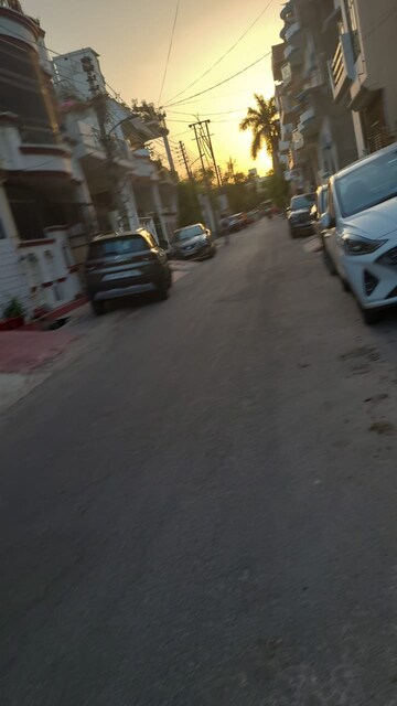 Parking in 5 BHK Independent House at Gomti Nagar – for Sale