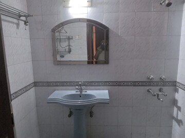 Bathroom in 3 BHK Apartment at Parsvnath Green Ville, Sector 48 – for Sale