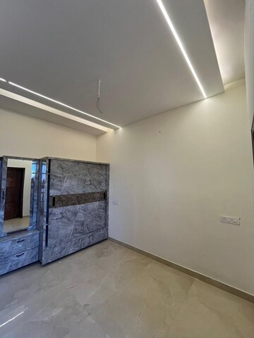 Room in 3 BHK Independent House at Sector 123 – for Sale