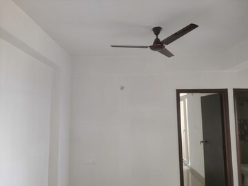 Room in 2 BHK Apartment at Kaazi Sarai – for Sale