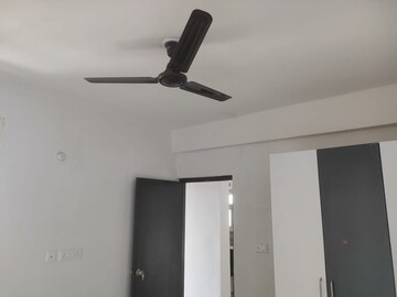 Furnished Amenities in 2 BHK Apartment at Kaazi Sarai – for Sale