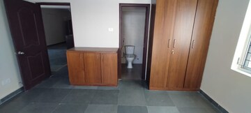 Room in 5 BHK Apartment at SRI SAIRAM Towers, Hafeezpet – for Sale