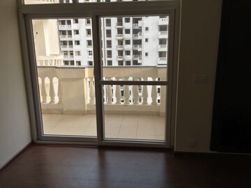 Room in 3 BHK Apartment at Paras Tierea, Sector 137 – for Sale