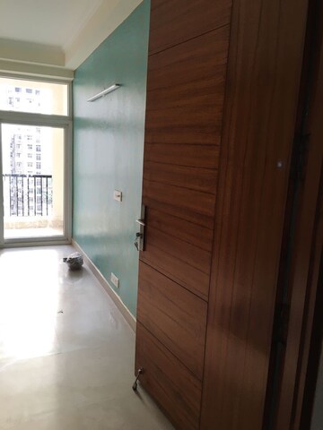 Room in 3 BHK Apartment at Paras Tierea, Sector 137 – for Sale