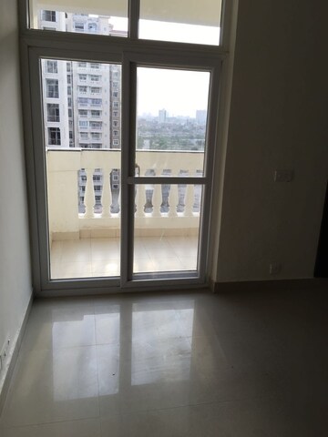 Room in 3 BHK Apartment at Paras Tierea, Sector 137 – for Sale