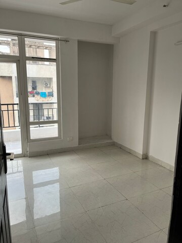 Room in 3 BHK Apartment at Paras Tierea, Sector 137 – for Sale