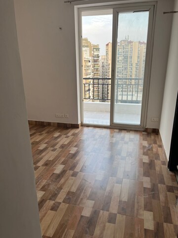 Room in 3 BHK Apartment at Paras Tierea, Sector 137 – for Sale