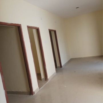 Building Lobby in 1.5 BHK Independent House at Banthra Sikander Pur – for Sale