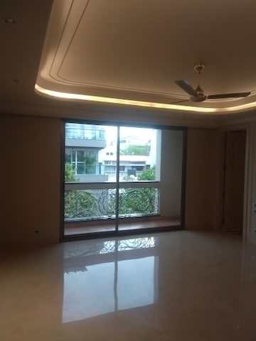 Room in 6+ BHK Independent House at New Friends Colony – for Sale
