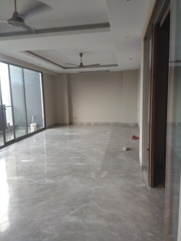 Room in 6+ BHK Independent House at New Friends Colony – for Sale