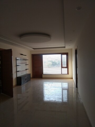 Room in 3 BHK Builder Floor at BPTP Park Central, Sector 85 – for Sale
