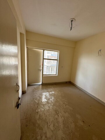 Room in 3 BHK Apartment at Adore Happy Homes Grand, Sector 85 – for Sale
