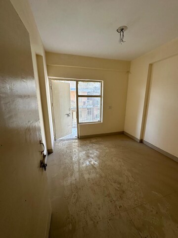 Room in 3 BHK Apartment at Adore Happy Homes Grand, Sector 85 – for Sale