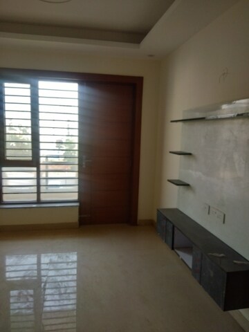 Room in 3 BHK Builder Floor at BPTP Park Central, Sector 85 – for Sale