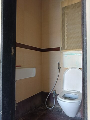 Bathroom in 1.5 BHK Apartment at Right Channel 4810 Heights, Borivali East – for Sale