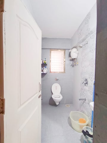 Bathroom in 1.5 BHK Apartment at Chandak Nishchay, Borivali East – for Sale
