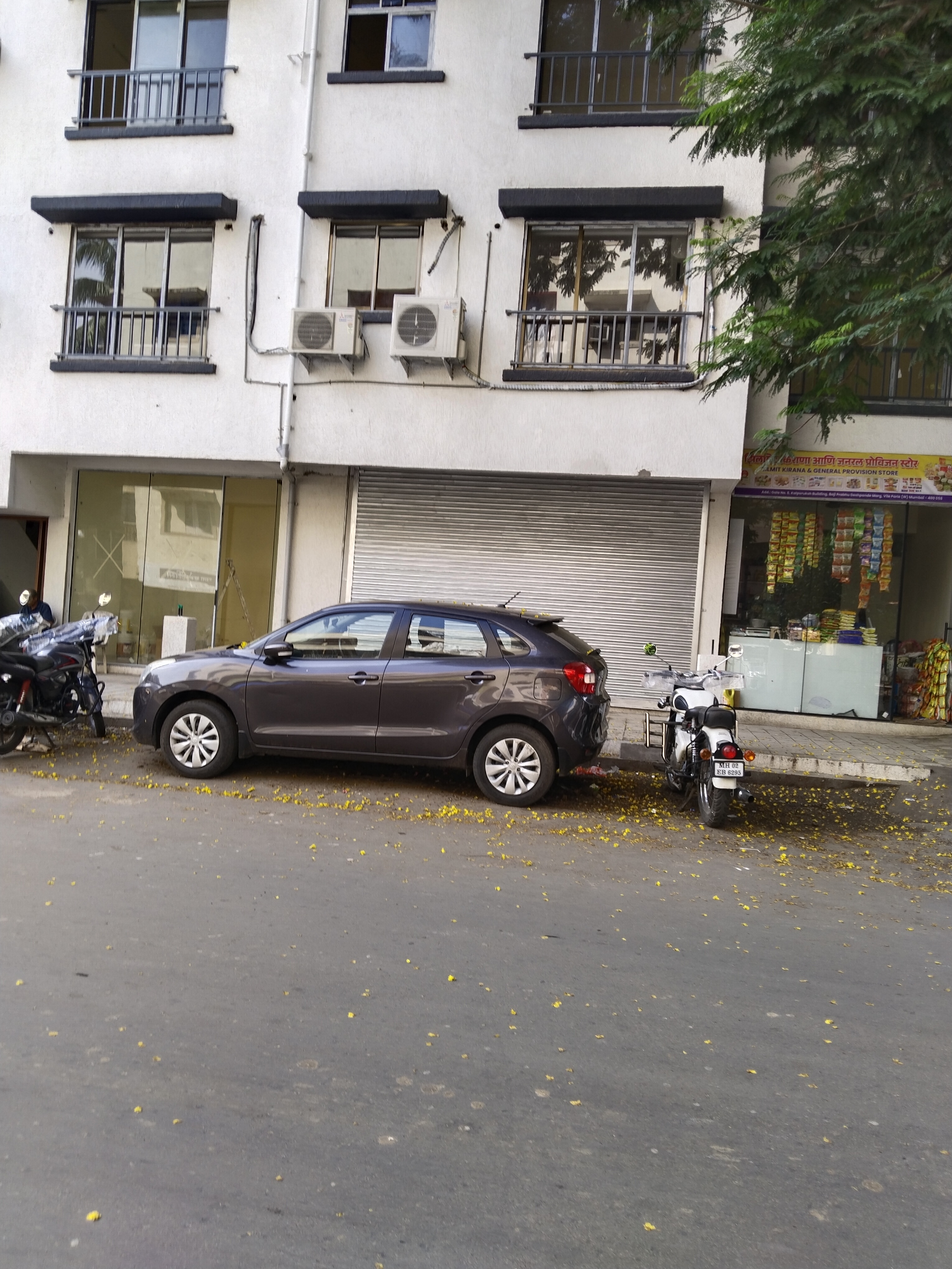 Commercial Shop 300 Sq.Ft. For Rent in Vile Parle West Mumbai  7122652