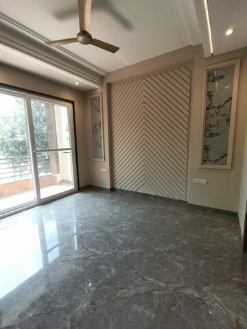 Room in 3.5 BHK Builder Floor at Sainik Colony – for Sale