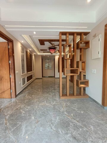 Parking in 3.5 BHK Builder Floor at Sainik Colony – for Sale