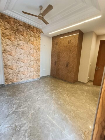 Room in 3.5 BHK Builder Floor at Sainik Colony – for Sale