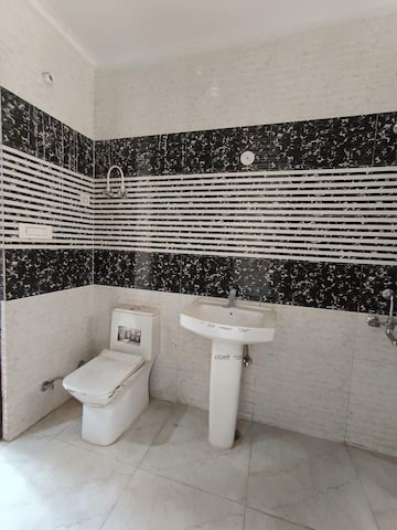 Attached Bathroom in 4 BHK Builder Floor at Green Fields Colony – for Sale