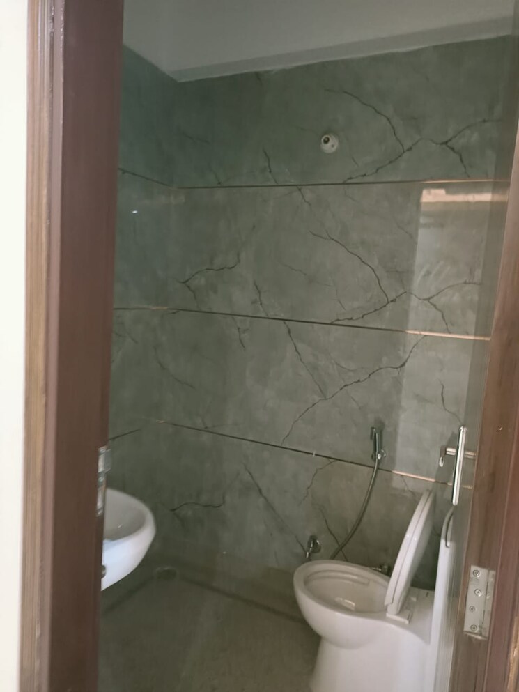 Bathroom, sonipat road 4 Bedroom 1420 Sq.Ft. Apartment In Sonipat Road Sonipat 7123274