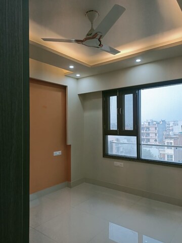 Room in 4 BHK Apartment at Sonipat Road – for Sale