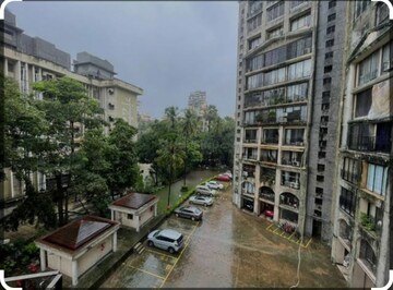 3.5 BHK Apartment For Sale in Khar West