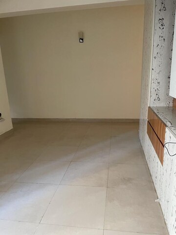 Room in 2 BHK Apartment at Paras Tierea, Sector 137 – for Sale