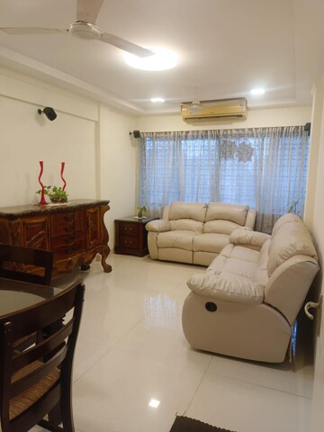 Living Room in 1.5 BHK Apartment at Rays Apartment, Bandra West – for Sale