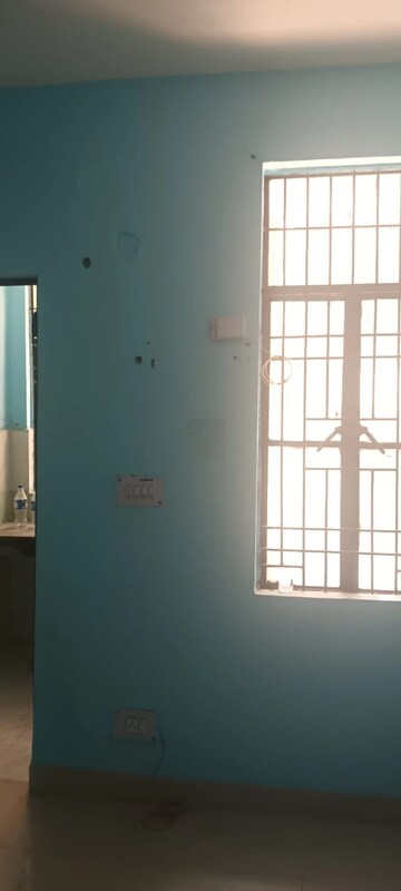 Room in 1 BHK Apartment at Sector 10 Greater Noida – for Sale