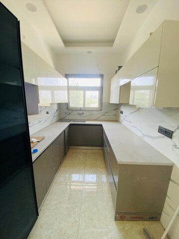 Kitchen in 3 BHK Builder Floor at BPTP Parkland Pride, Sector 77 – for Sale
