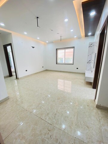 Room in 3 BHK Builder Floor at BPTP Parkland Pride, Sector 77 – for Sale