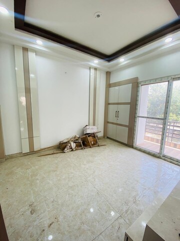 Room in 3 BHK Builder Floor at BPTP Parkland Pride, Sector 77 – for Sale