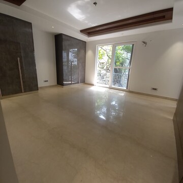Room in 5 BHK Apartment at DLF The Magnolias, Sector 42 – for Sale