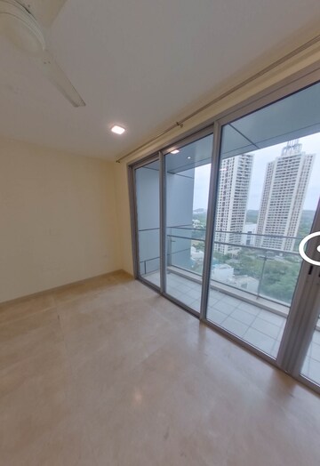 Room in 6 BHK Apartment at Oberoi Realty Exquisite, Goregaon East – for Sale