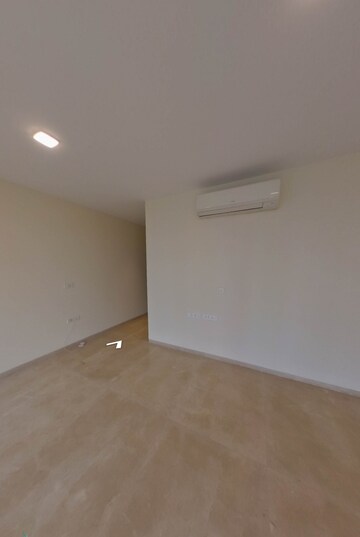 Room in 6 BHK Apartment at Oberoi Realty Exquisite, Goregaon East – for Sale