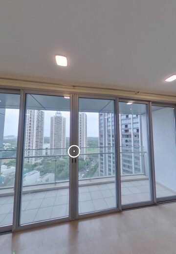 Room in 6 BHK Apartment at Oberoi Realty Exquisite, Goregaon East – for Sale