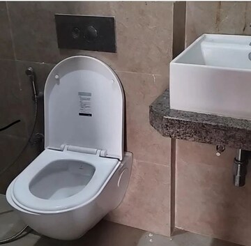 Bathroom in 3 BHK Apartment at Oberoi Maxima, Andheri East – for Sale